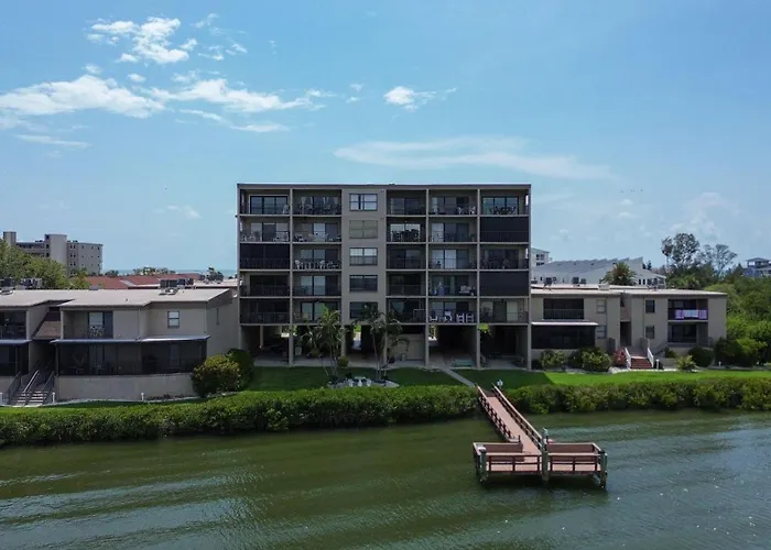 Sea Club #402 - Isle Be Back Holiday home *